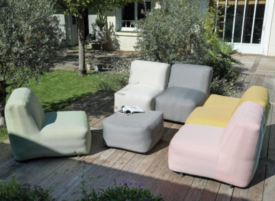 Proloisirs – Une bonne idée pour un excellent compromis entre contrainte d’espace et grand confort : les fauteuils de jardin gonflables aux coloris vitaminés 